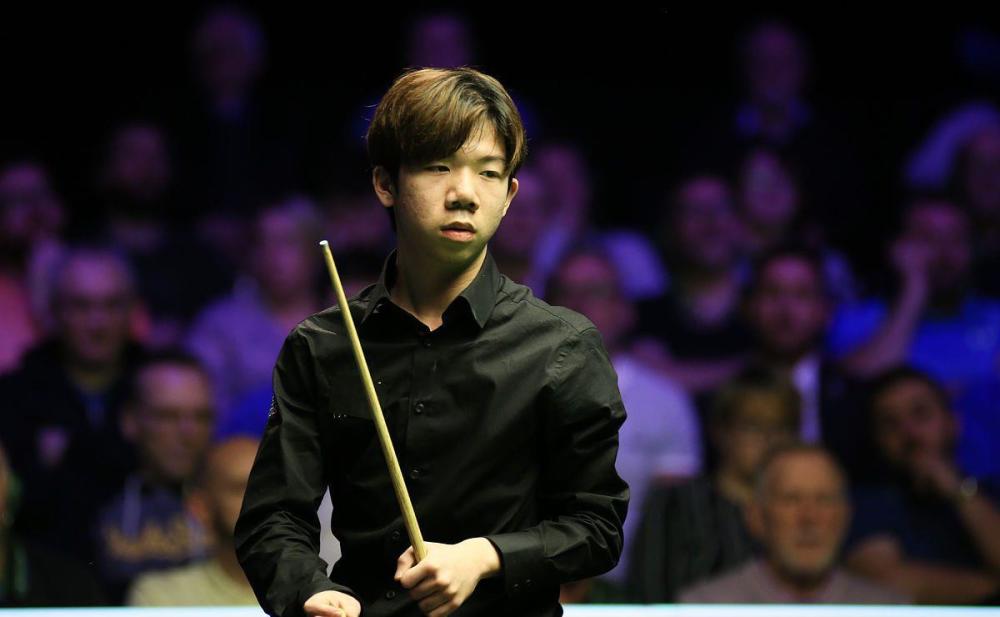 球迷翘首以 球迷翘首以