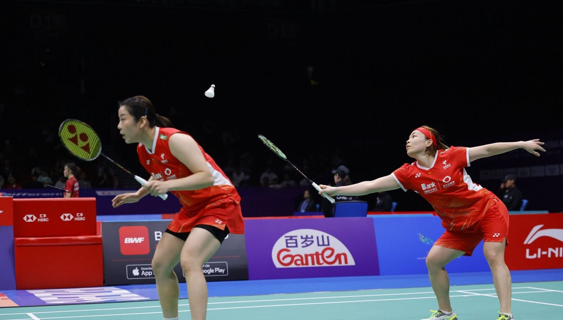 显得略有疲 显得略有疲